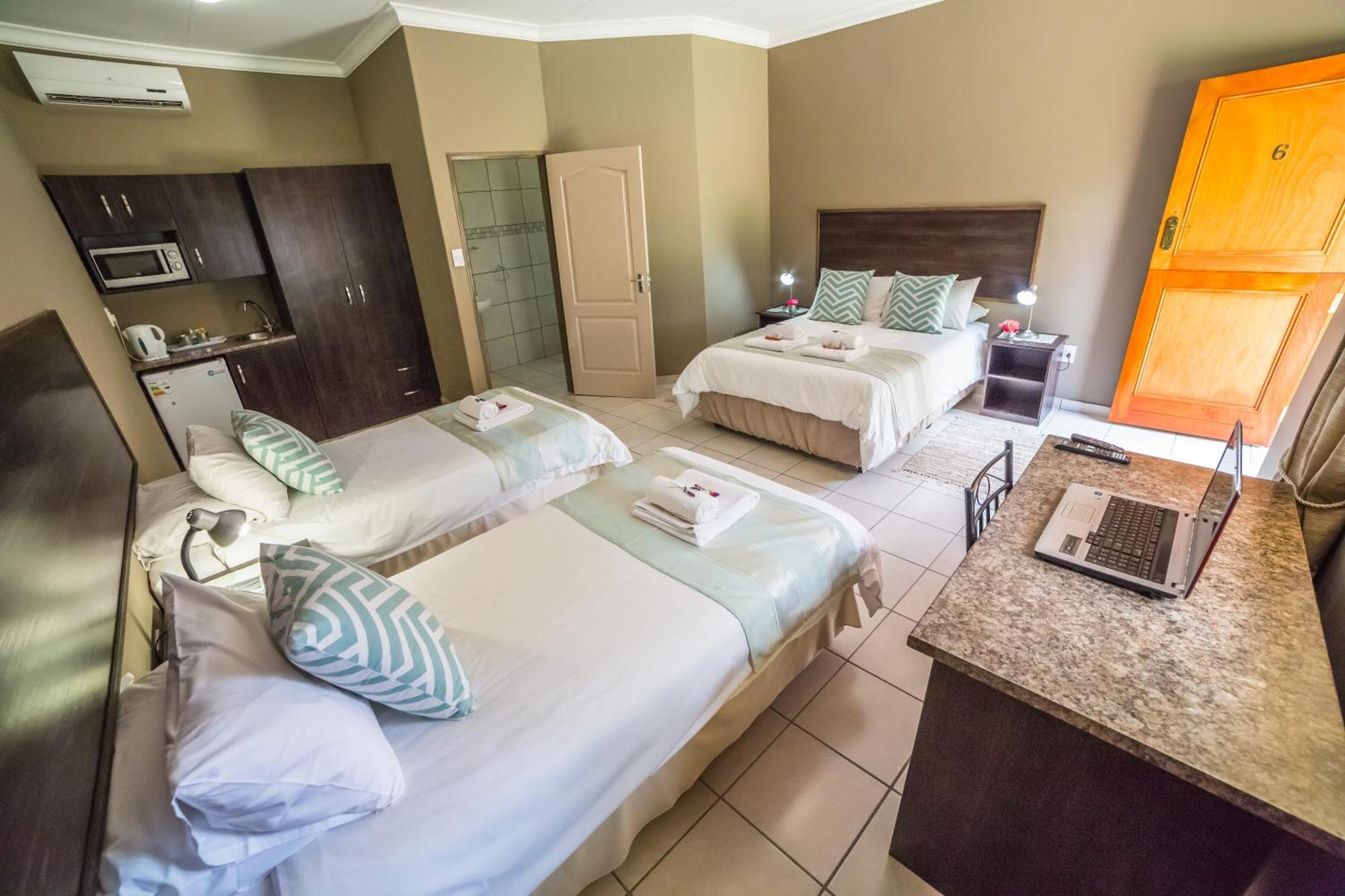 Beryl1 Guesthouse Klerksdorp Extérieur photo