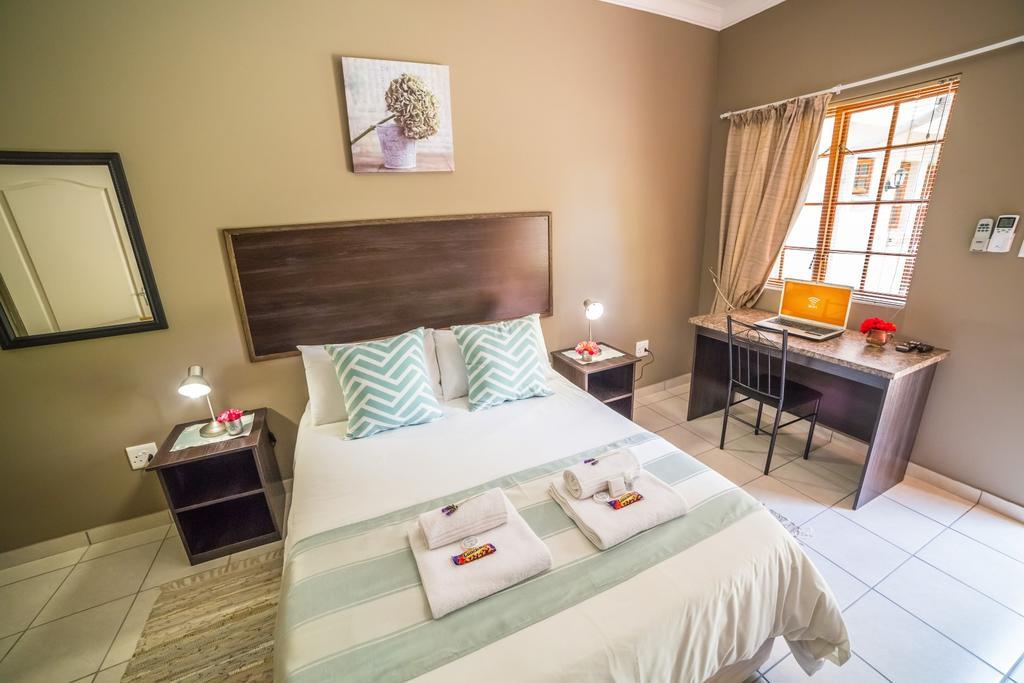 Beryl1 Guesthouse Klerksdorp Extérieur photo